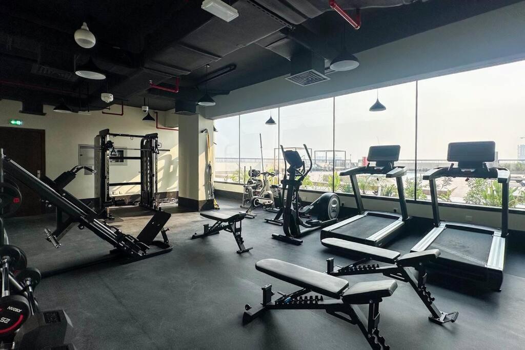 Apartment Waves - Stylish 1br Close To Img World & Global Village Dubai