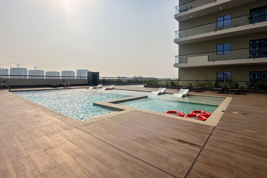 Waves - Stylish 1br Close To Img World & Global Village Dubai