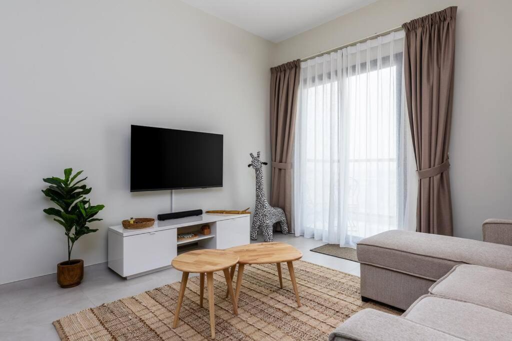 Waves - Stylish 1br Close To Img World & Global Village Apartment *