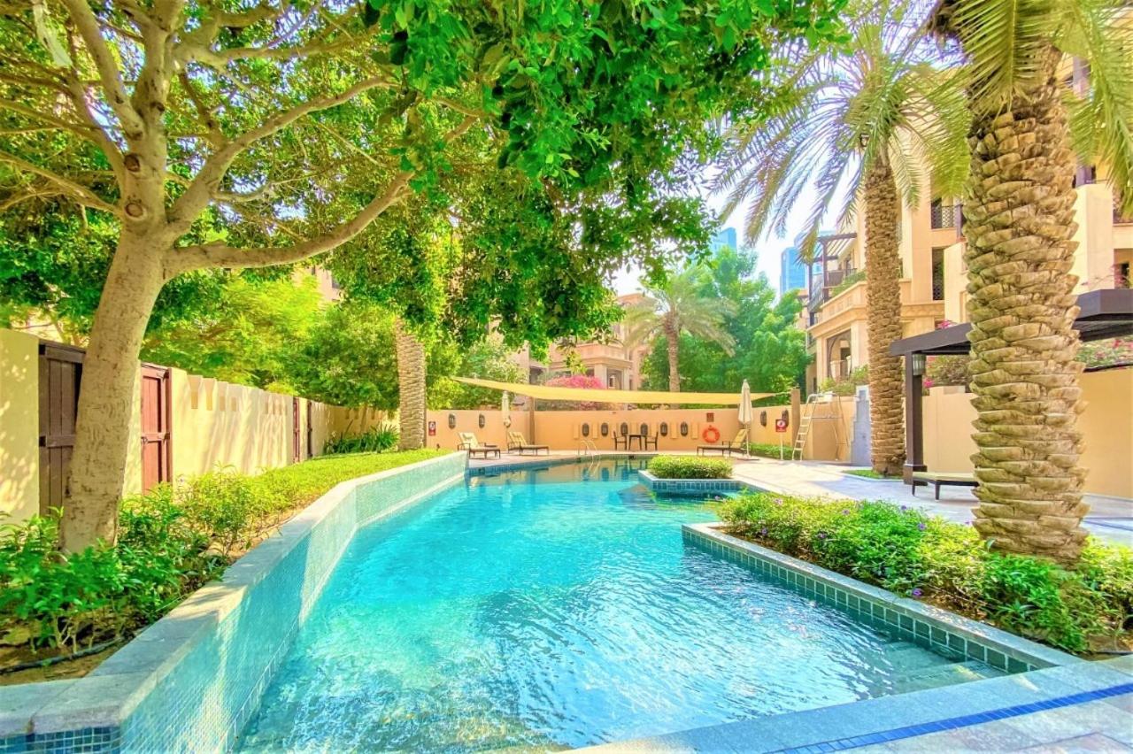Stunning & Authentic With Balcony Downtown Apartment *