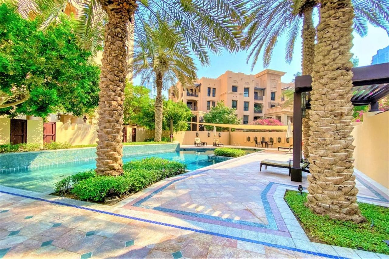 Apartment Stunning & Authentic With Balcony Downtown Dubai