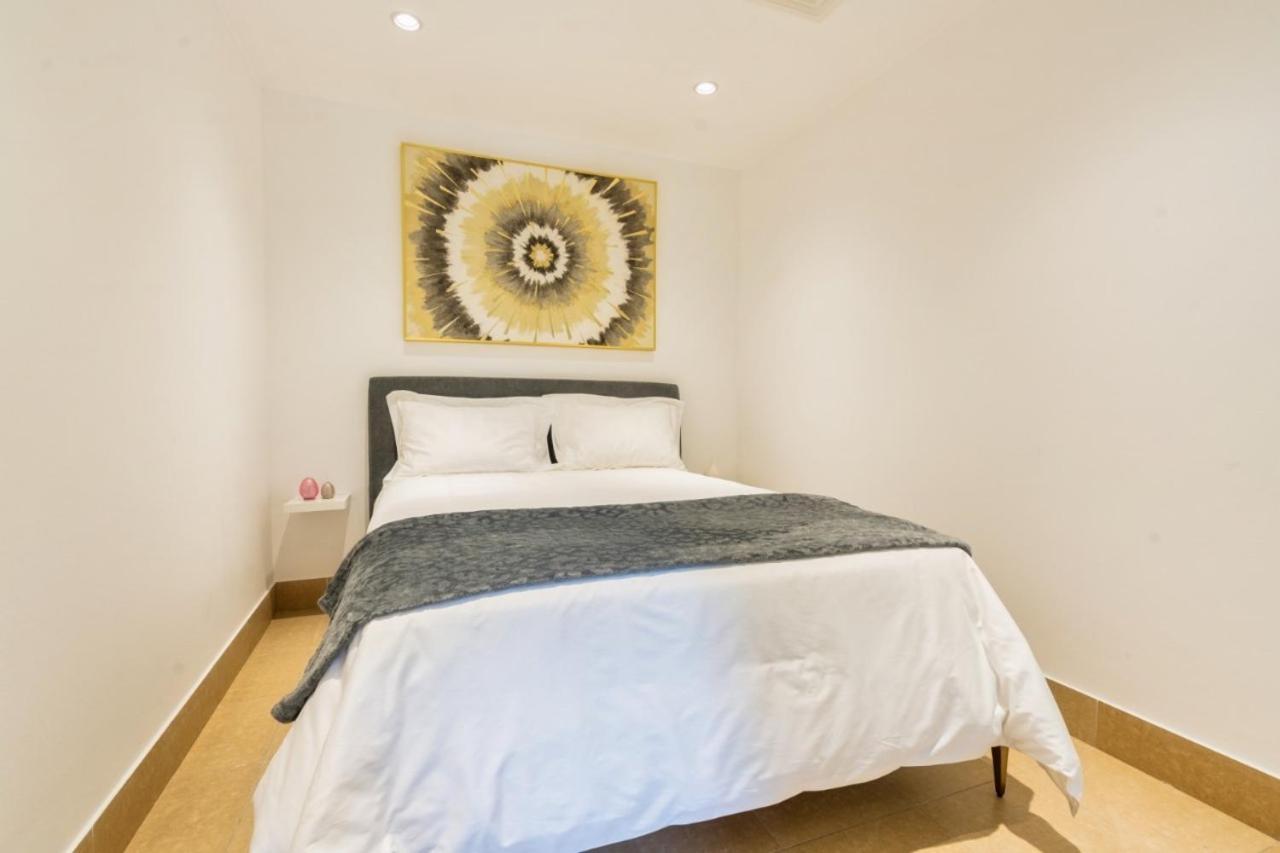 Apartment Stunning & Authentic With Balcony Downtown Dubai