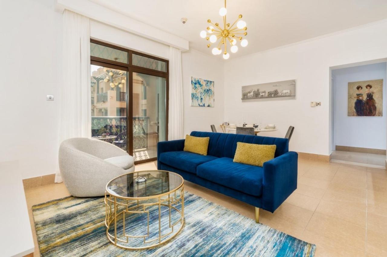 Stunning & Authentic With Balcony Downtown Apartment Dubai