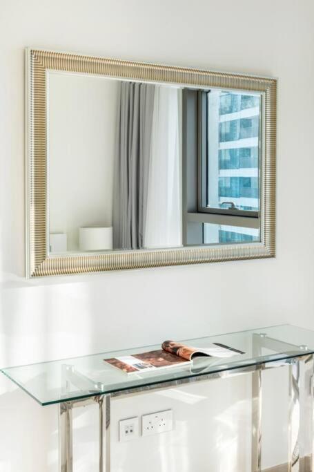Apartment Luxury And Elegant 2br With Burj Khalifa View *