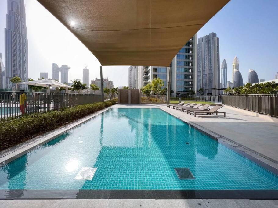 Luxury And Elegant 2br With Burj Khalifa View Apartment *