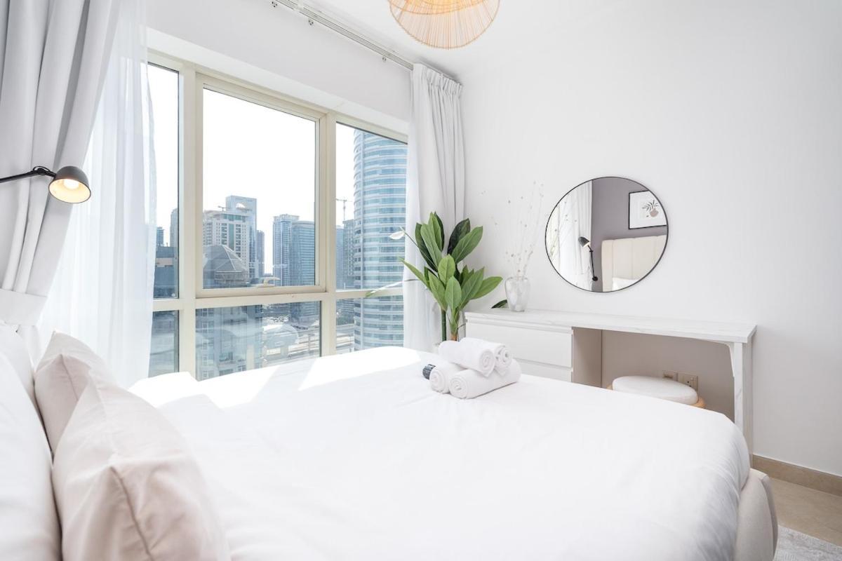 Apartment Luxurious And Minimalist 3br In Marina Dubai