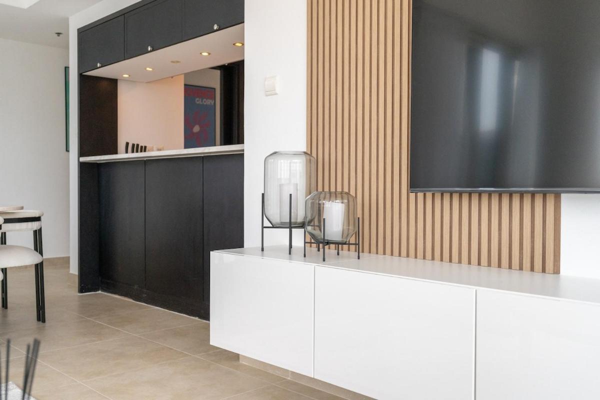 Luxurious And Minimalist 3br In Marina