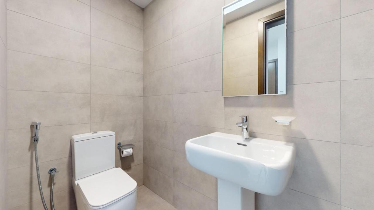 Uni Estate - Pristine One Bedroom Apartment *