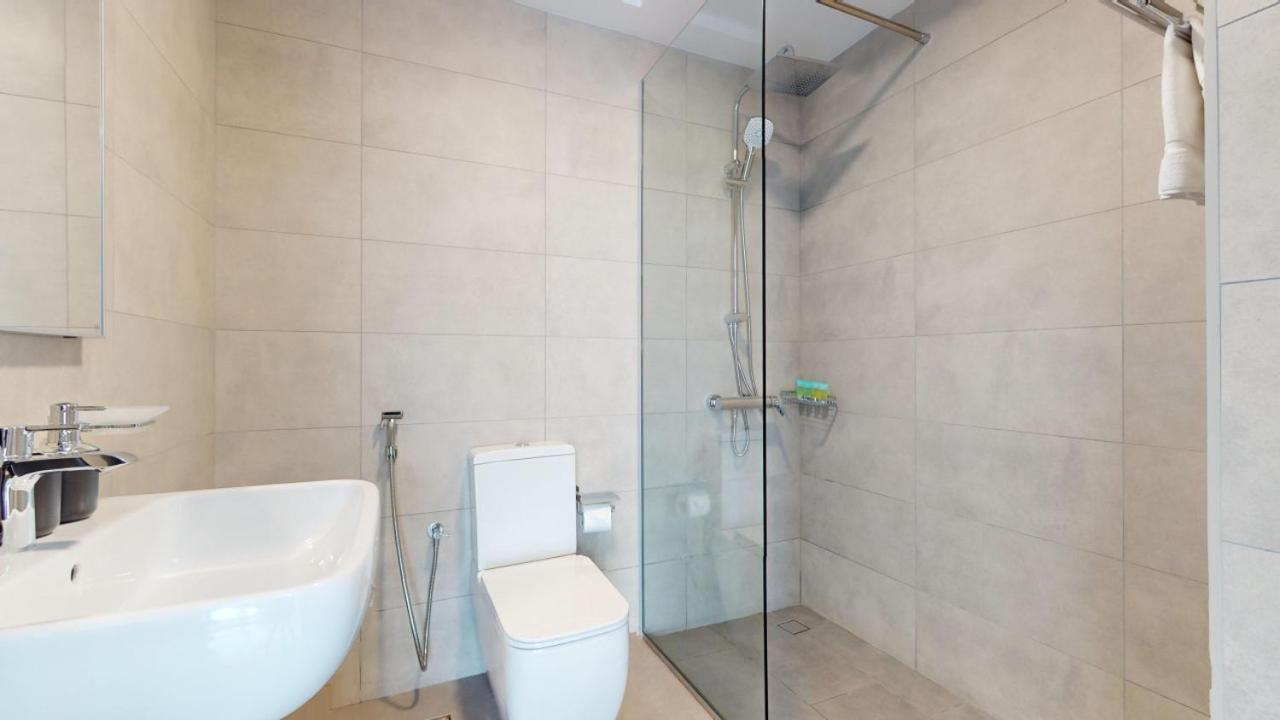 Uni Estate - Pristine One Bedroom
