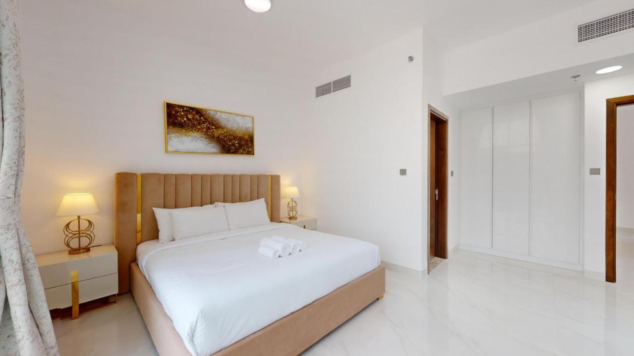 Uni Estate - Pristine One Bedroom Apartment