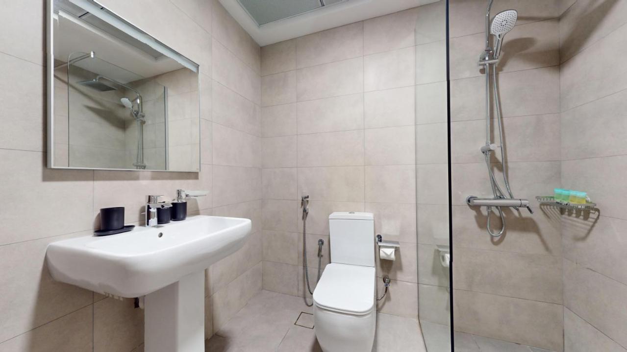 Uni Estate - Pristine One Bedroom *