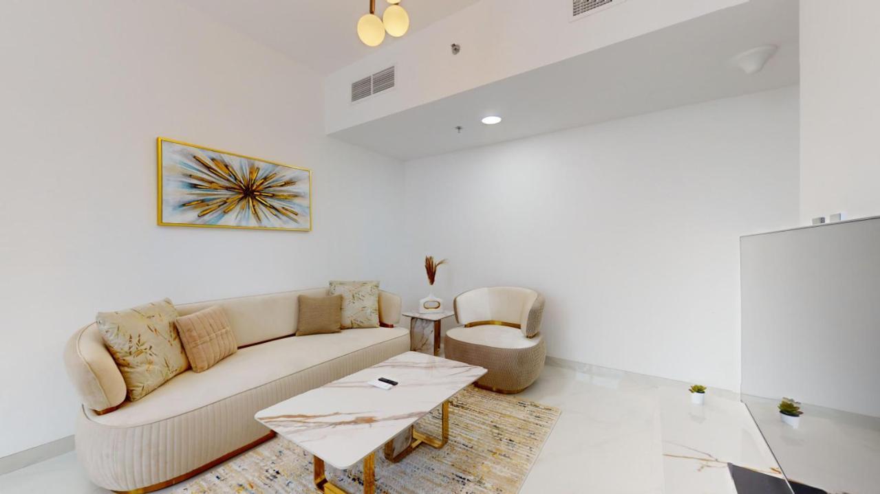 Uni Estate - Pristine One Bedroom Apartment