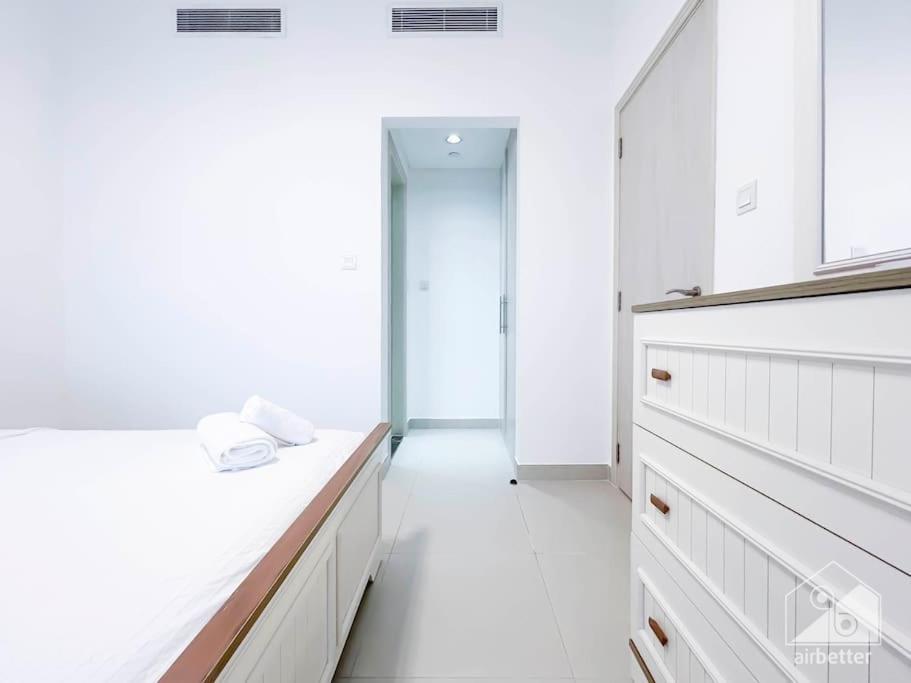 Luxurious 1br With Balcony In Production Dubai