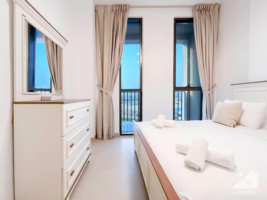 Luxurious 1br With Balcony In Production