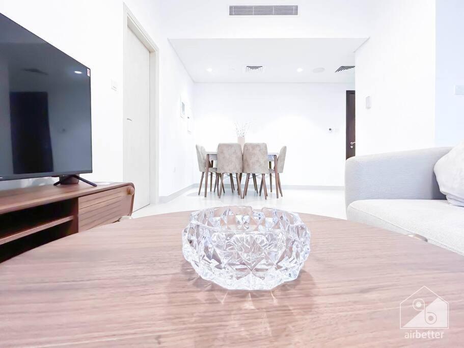 Apartment Luxurious 1br With Balcony In Production