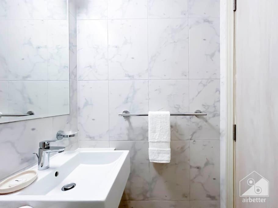 Luxurious 1br With Balcony In Production Apartment *