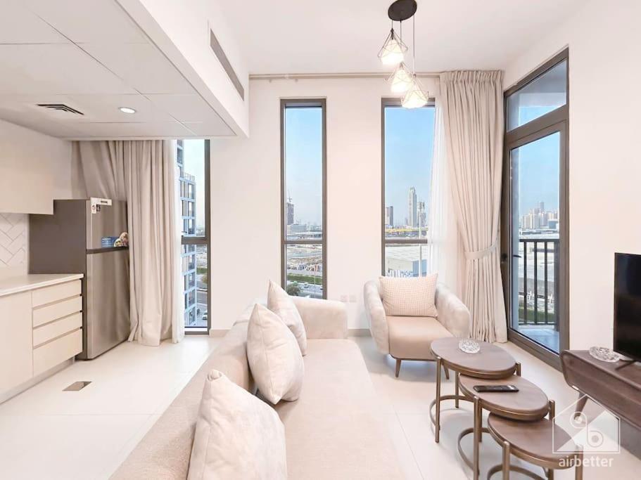 Apartment Luxurious 1br With Balcony In Production