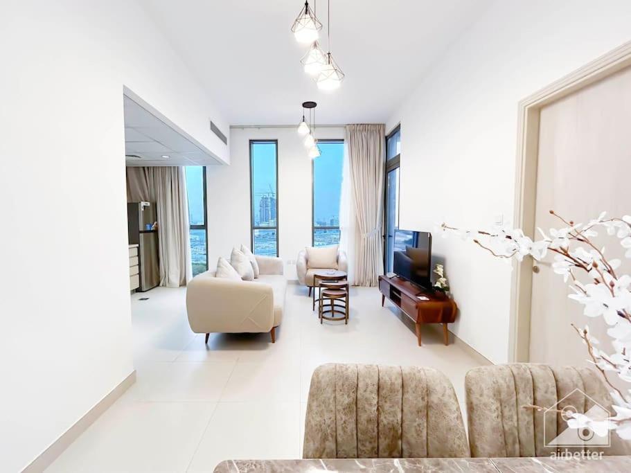 Luxurious 1br With Balcony In Production *