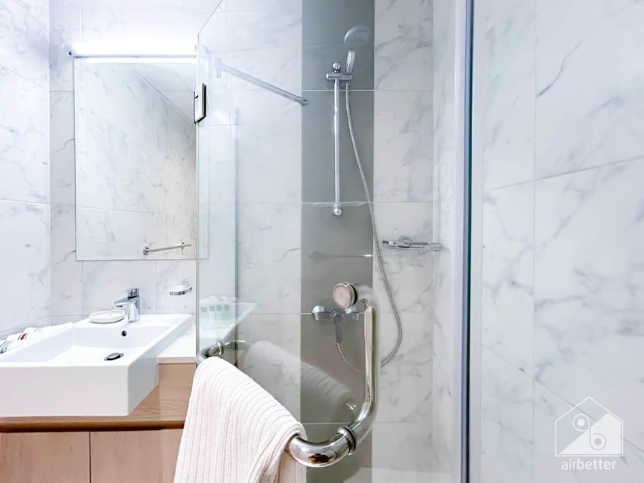 Luxurious 1br With Balcony In Production Apartment