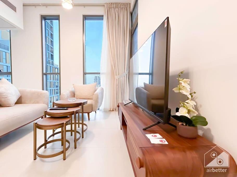Apartment Luxurious 1br With Balcony In Production