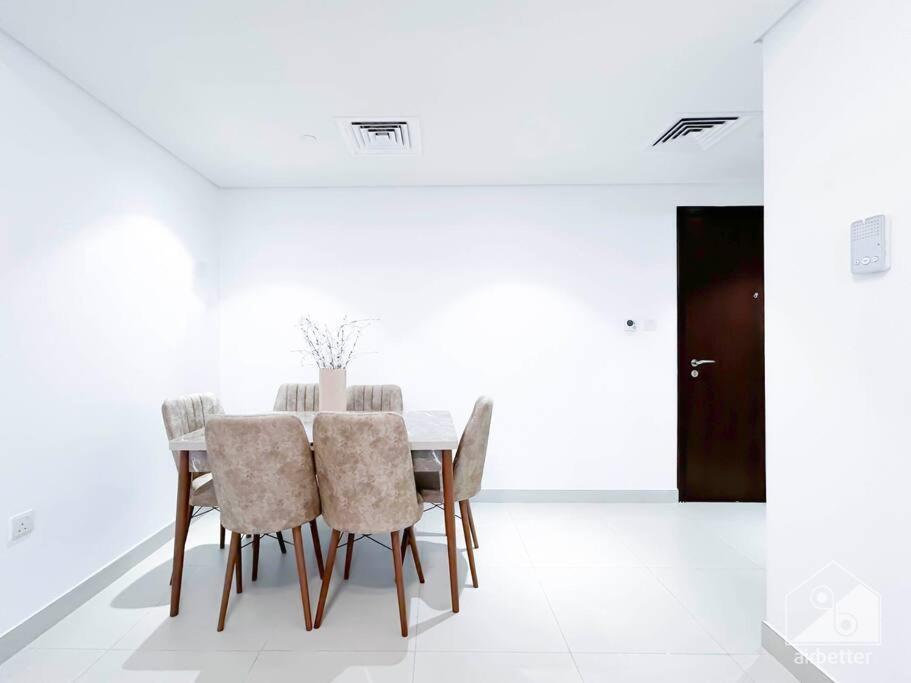 Luxurious 1br With Balcony In Production *