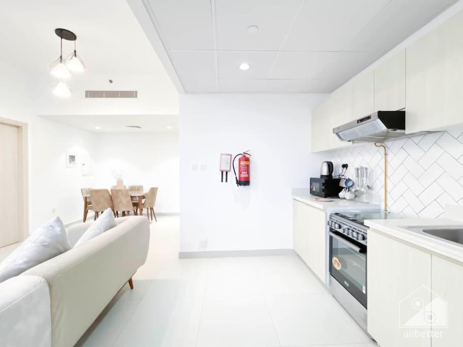 Luxurious 1br With Balcony In Production Dubai