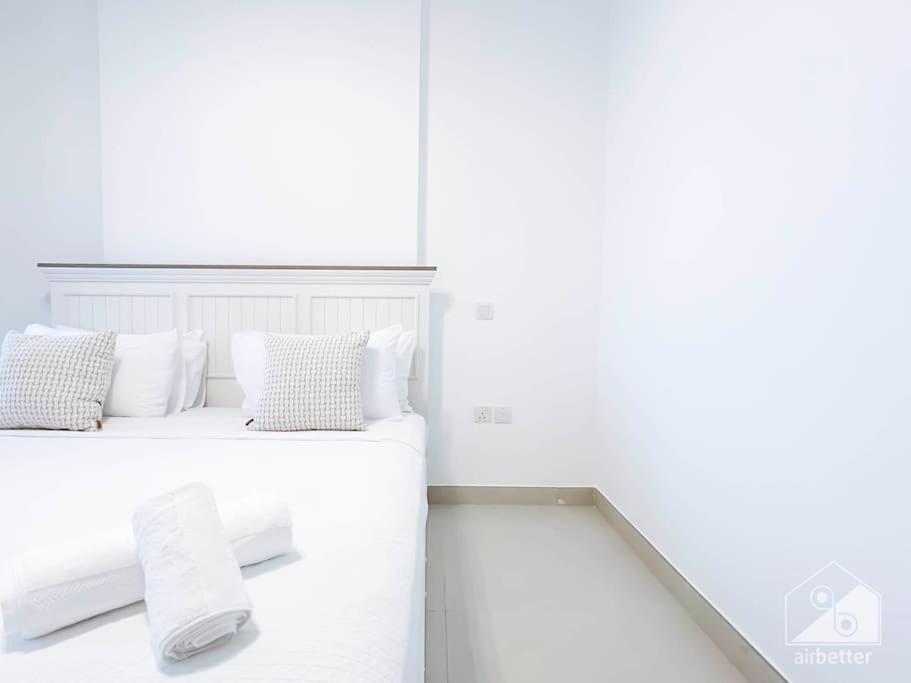 Luxurious 1br With Balcony In Production