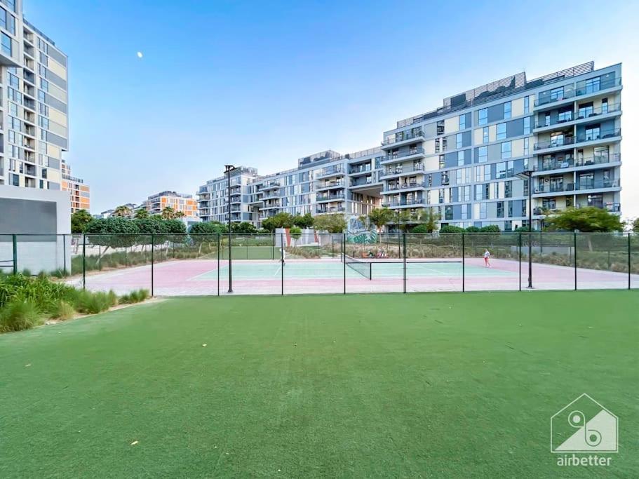 Luxurious 1br With Balcony In Production *