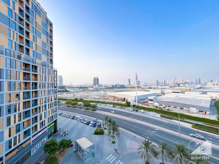 Luxurious 1br With Balcony In Production