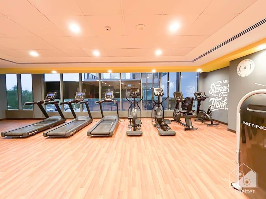 Apartment Luxurious 1br With Balcony In Production