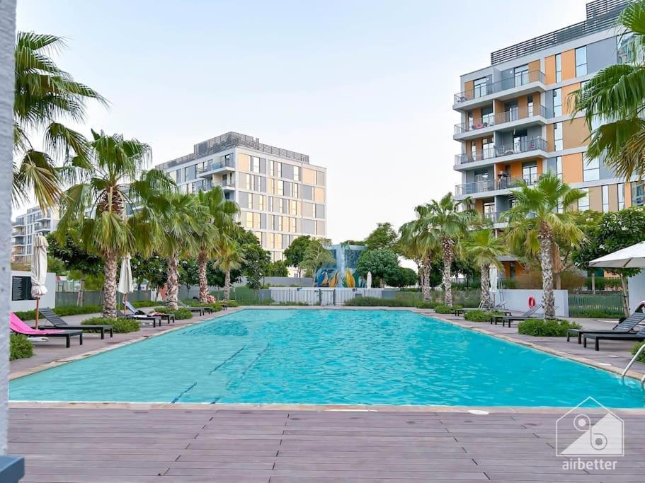 Luxurious 1br With Balcony In Production Apartment Dubai