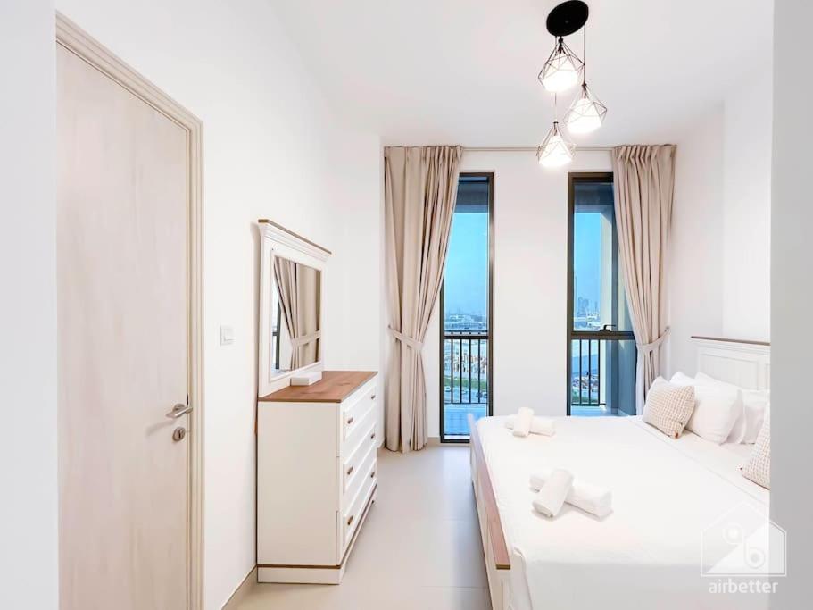 Luxurious 1br With Balcony In Production