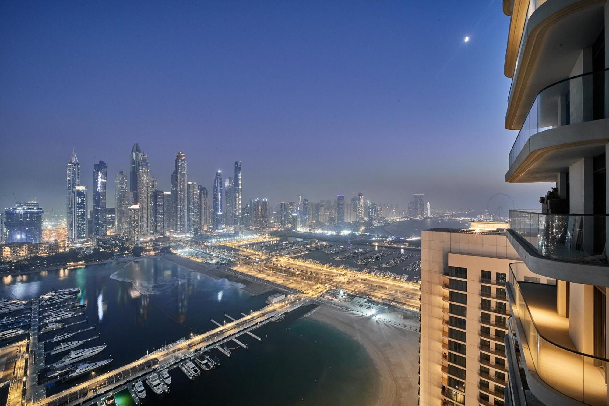 2br Beachfront With Stunning Marina View Apartment