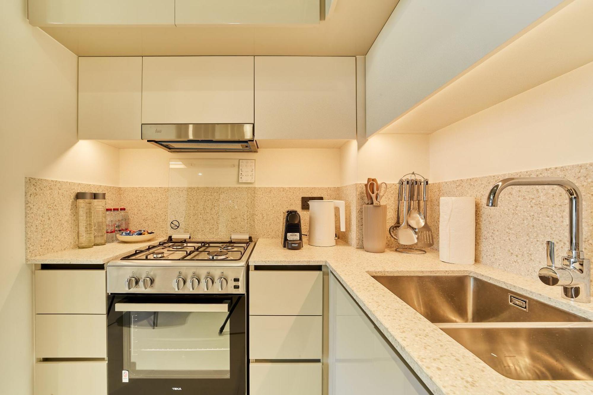 2br Beachfront With Stunning Marina View *