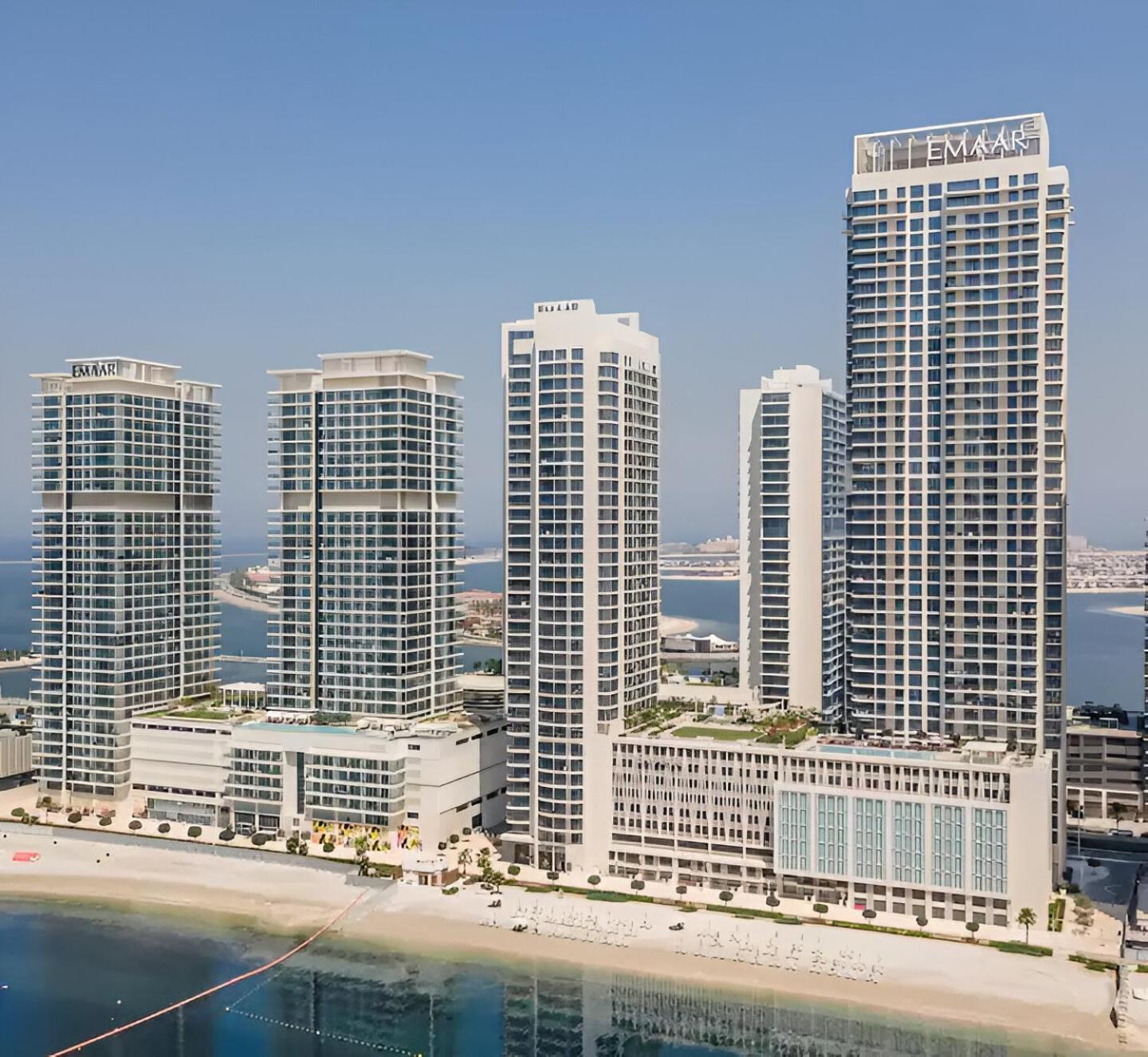 2br Beachfront With Stunning Marina View *