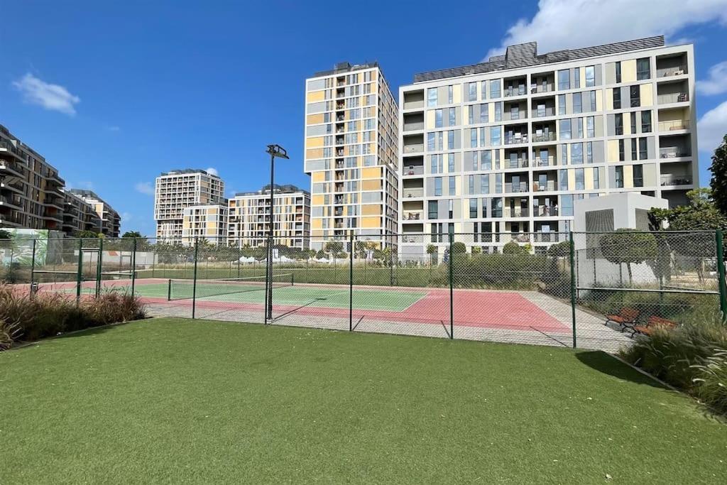 Elite Lux Homes - Modern 1br Amenities In Production Dubai