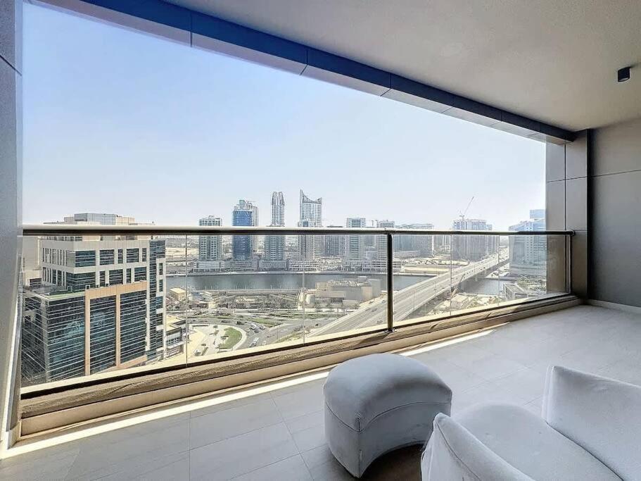 Apartamento Tick - King Skyline View With Pool & Sauna Dubai