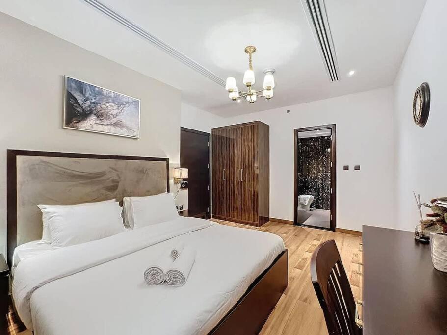 Tick - King Skyline View With Pool & Sauna Dubai