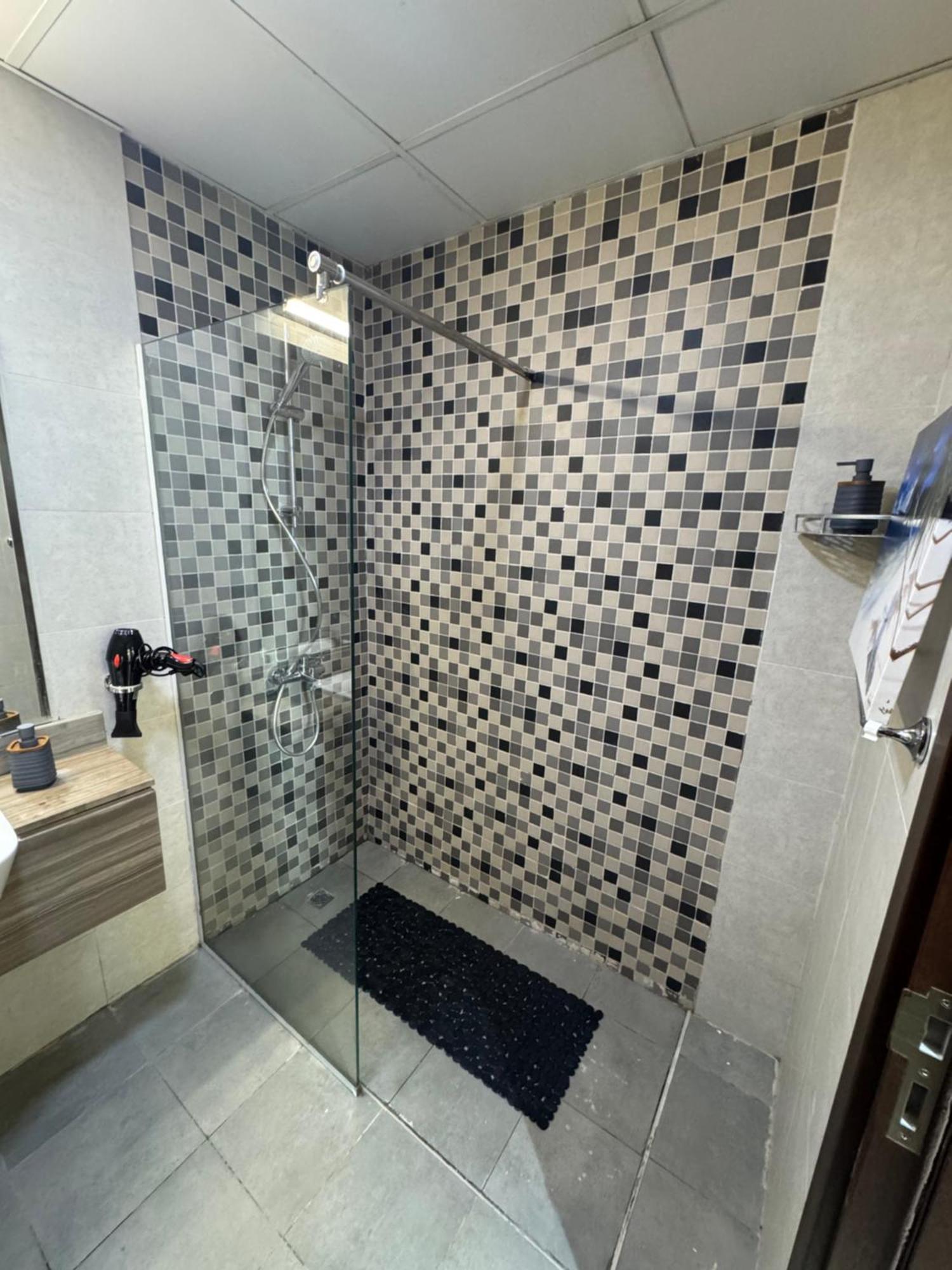 Cozy 1 Bedroom - Pool-gym, Close To Metro Apartment *