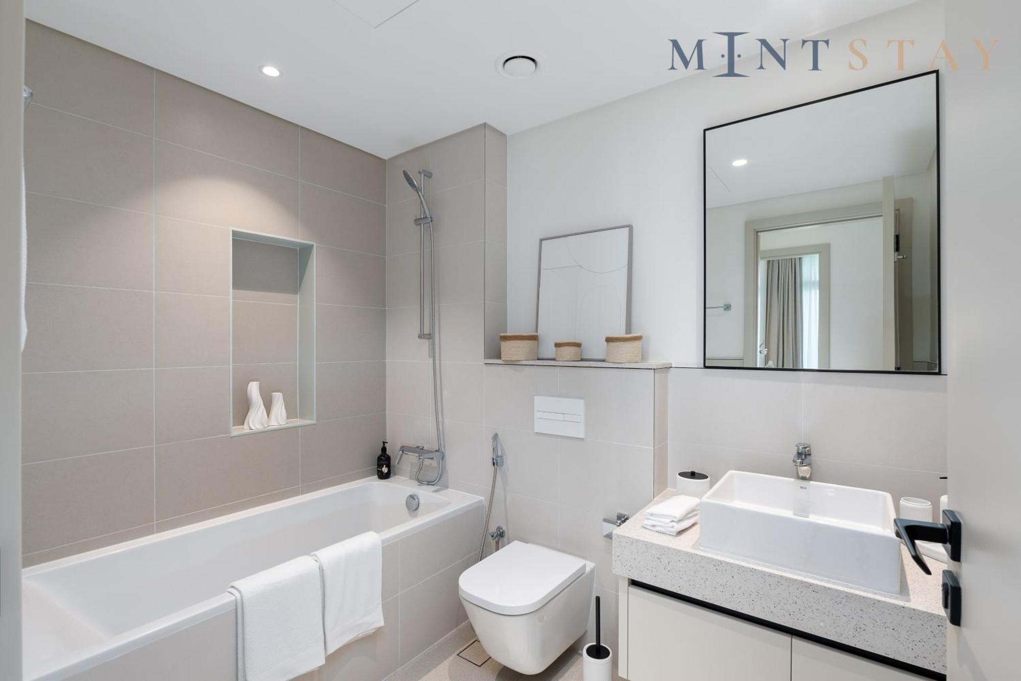 Marina Vista 2, Emaar Beachfront - Mint Apartment Dubai