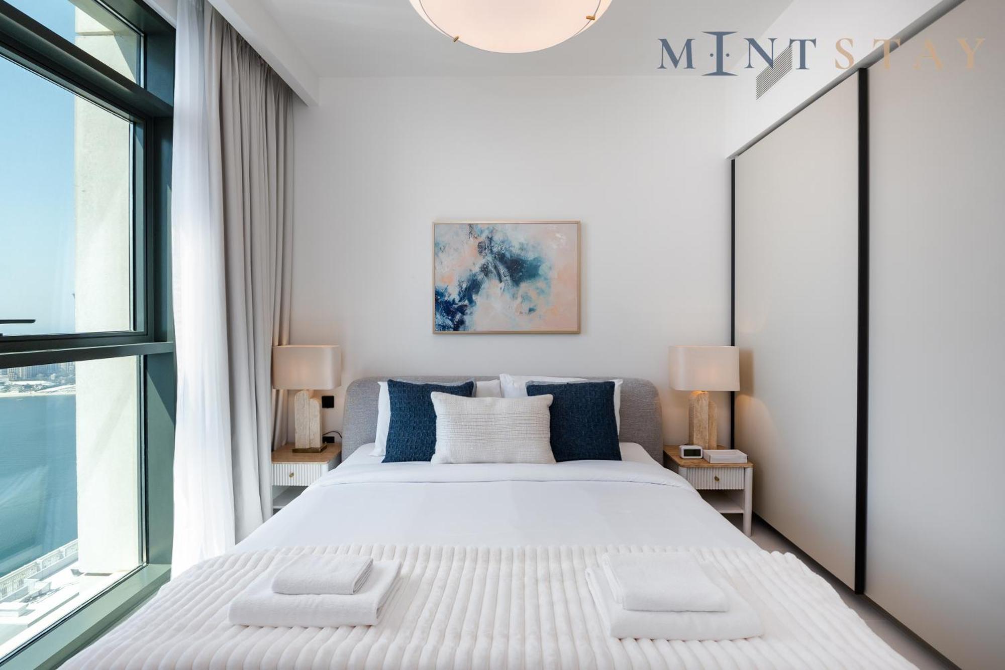 Marina Vista 2, Emaar Beachfront - Mint *