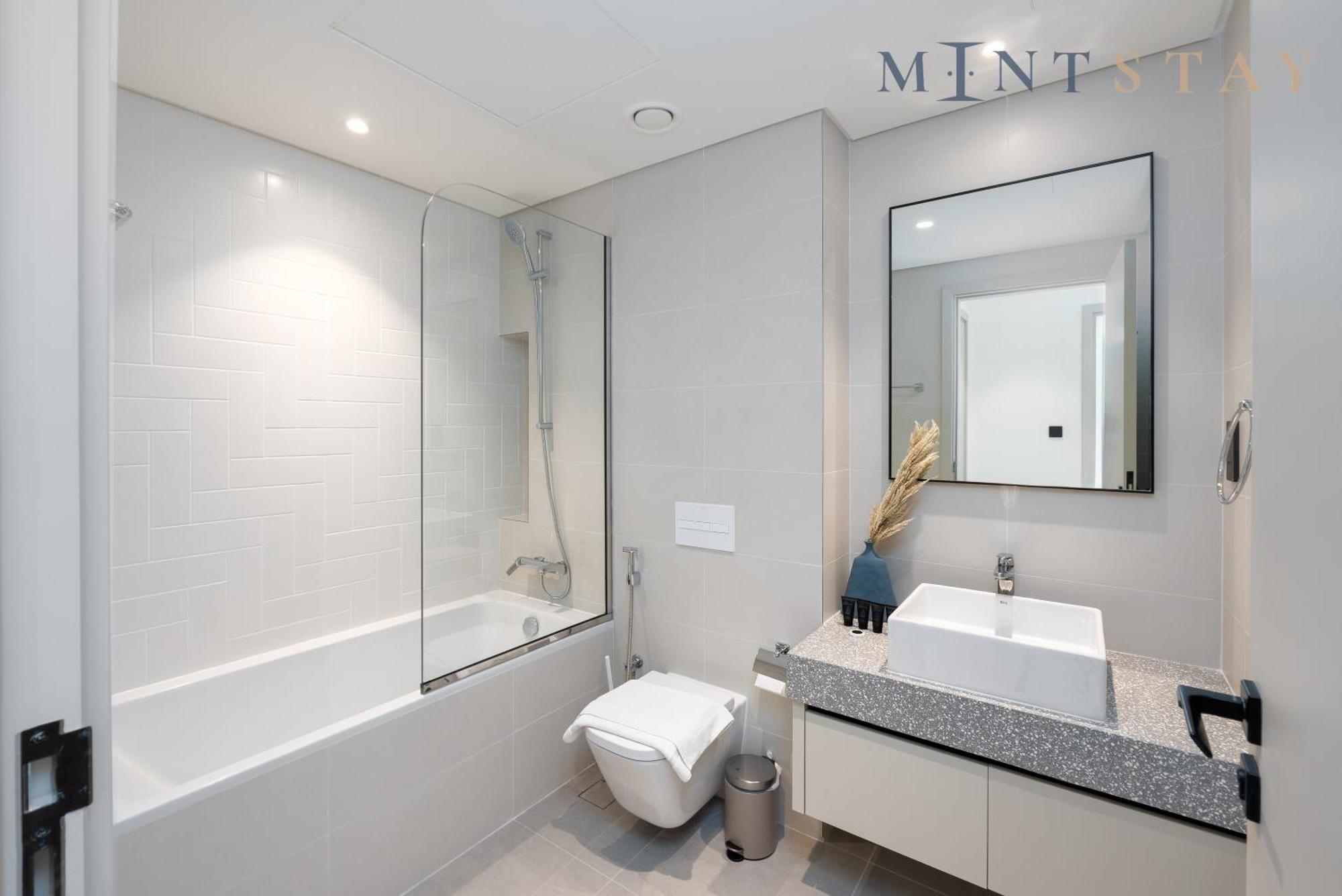 Marina Vista 2, Emaar Beachfront - Mint Apartment Dubai