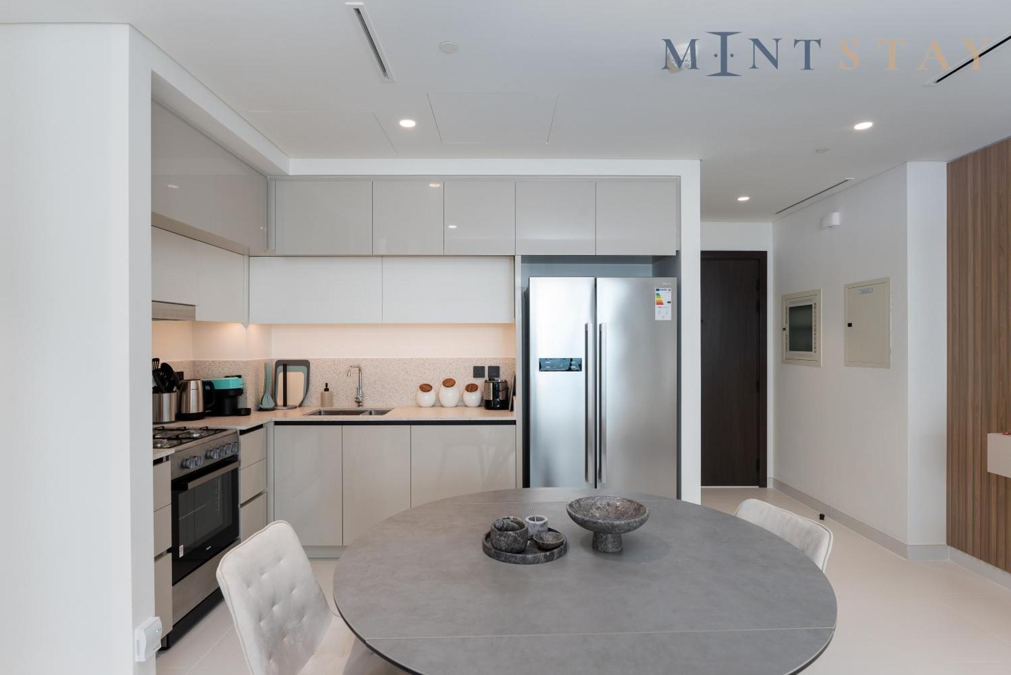 Apartment Marina Vista 2, Emaar Beachfront - Mint *