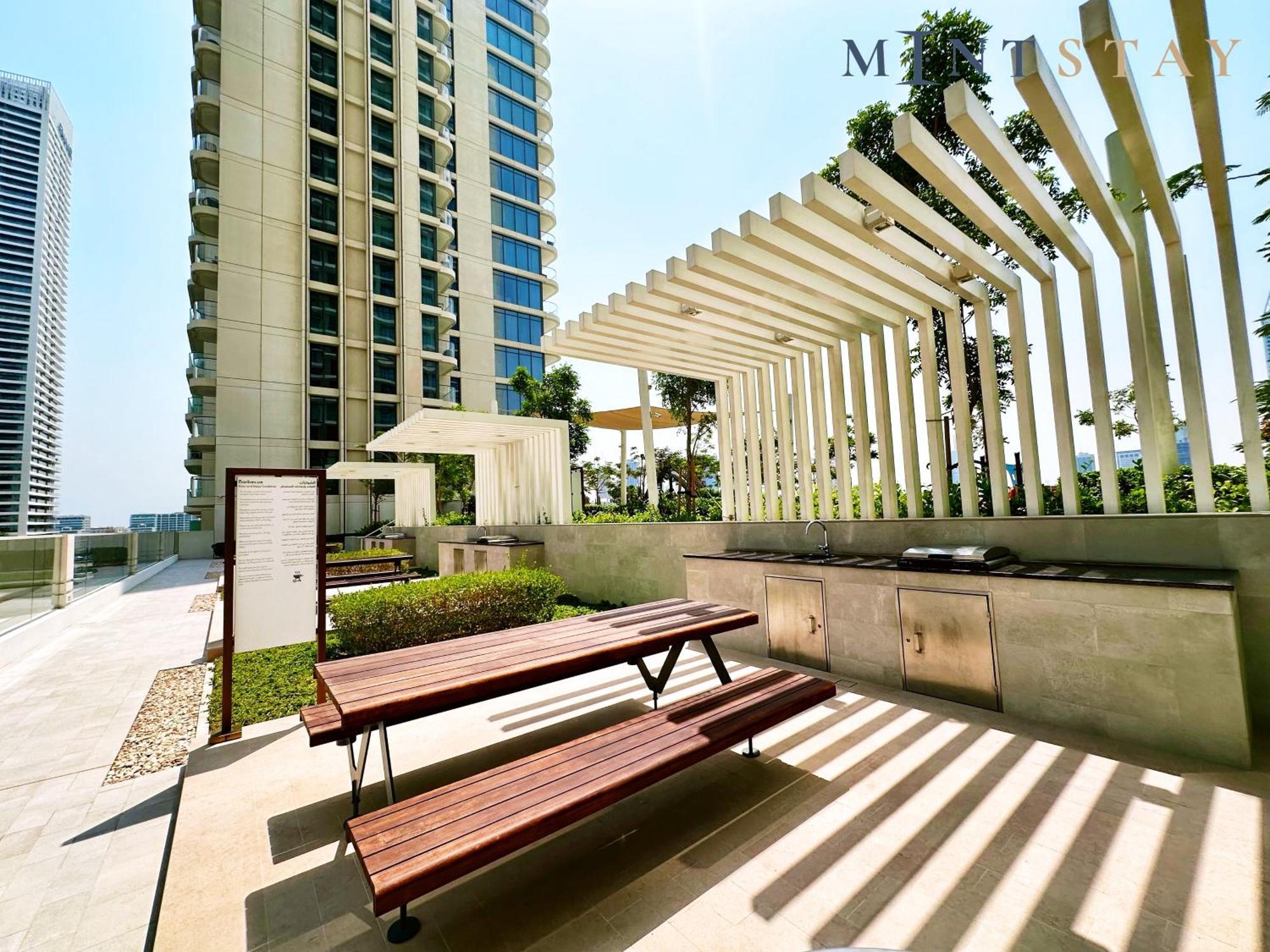 Marina Vista 2, Emaar Beachfront - Mint Apartment Dubai