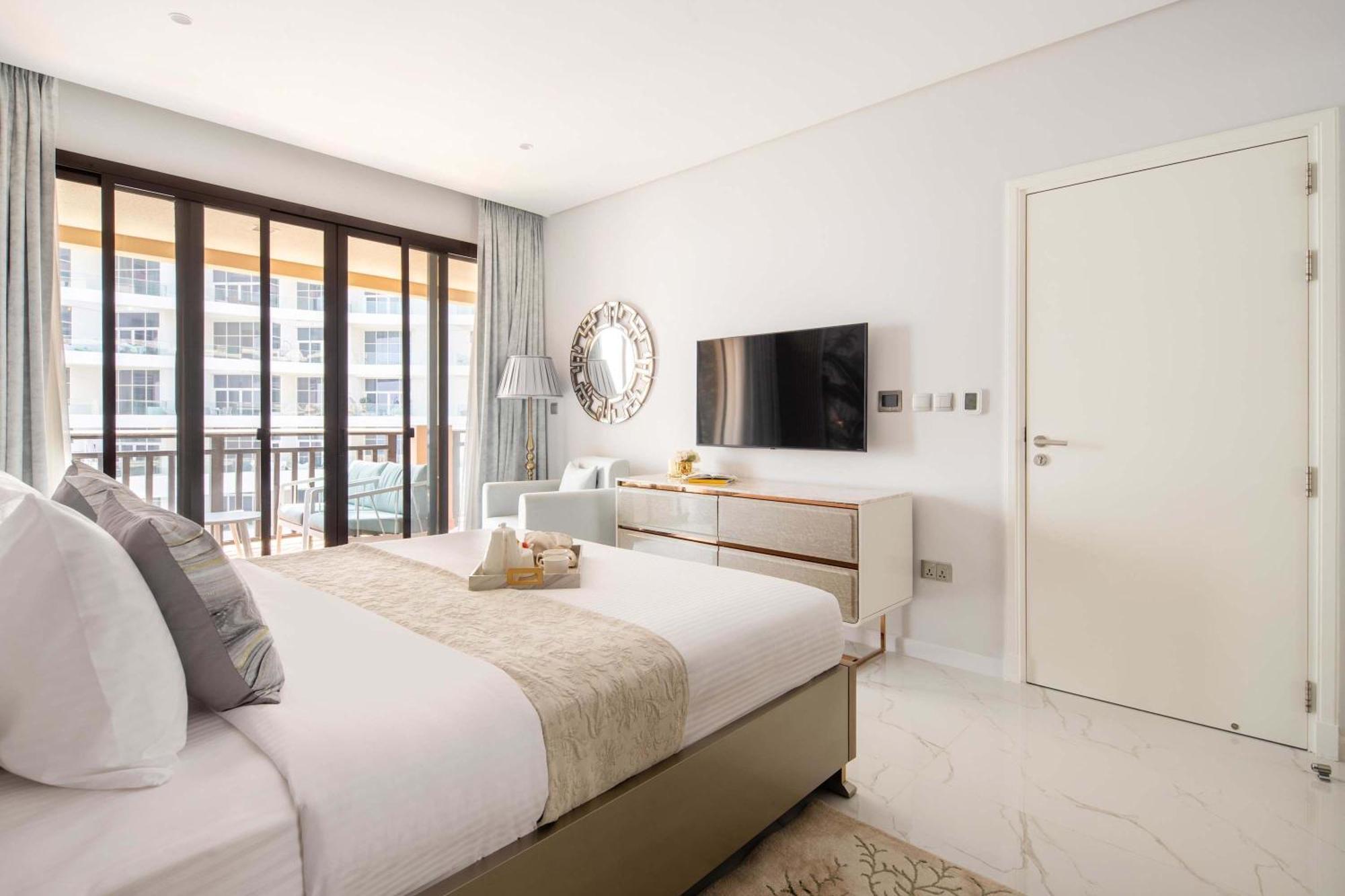 Frank Porter - Royal Amwaj Residences South