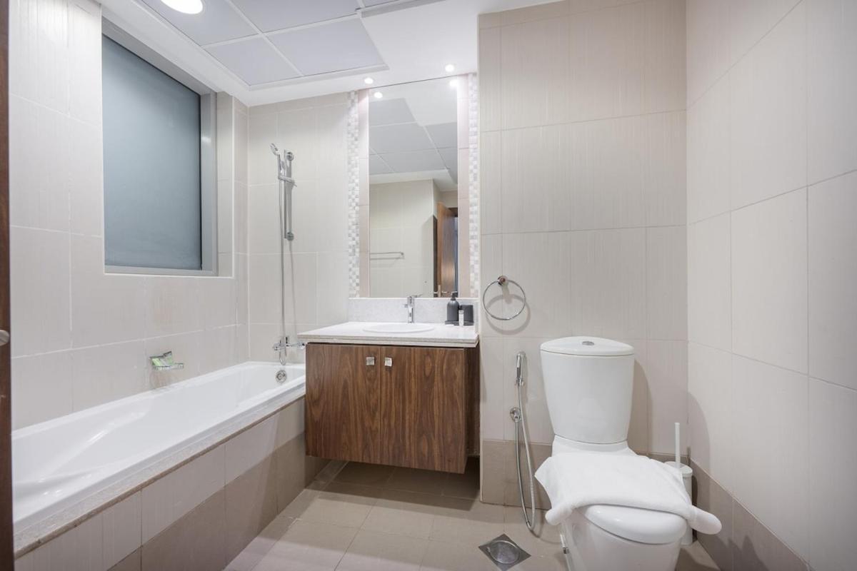 Apartment Classy 2-bedrooms With Vintage-inspired Furniture At Executive Tower M!