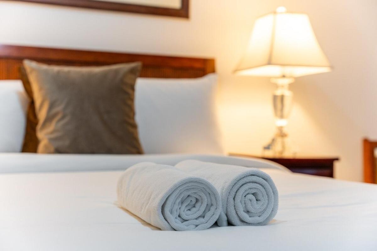 Apartment Classy 2-bedrooms With Vintage-inspired Furniture At Executive Tower M! *
