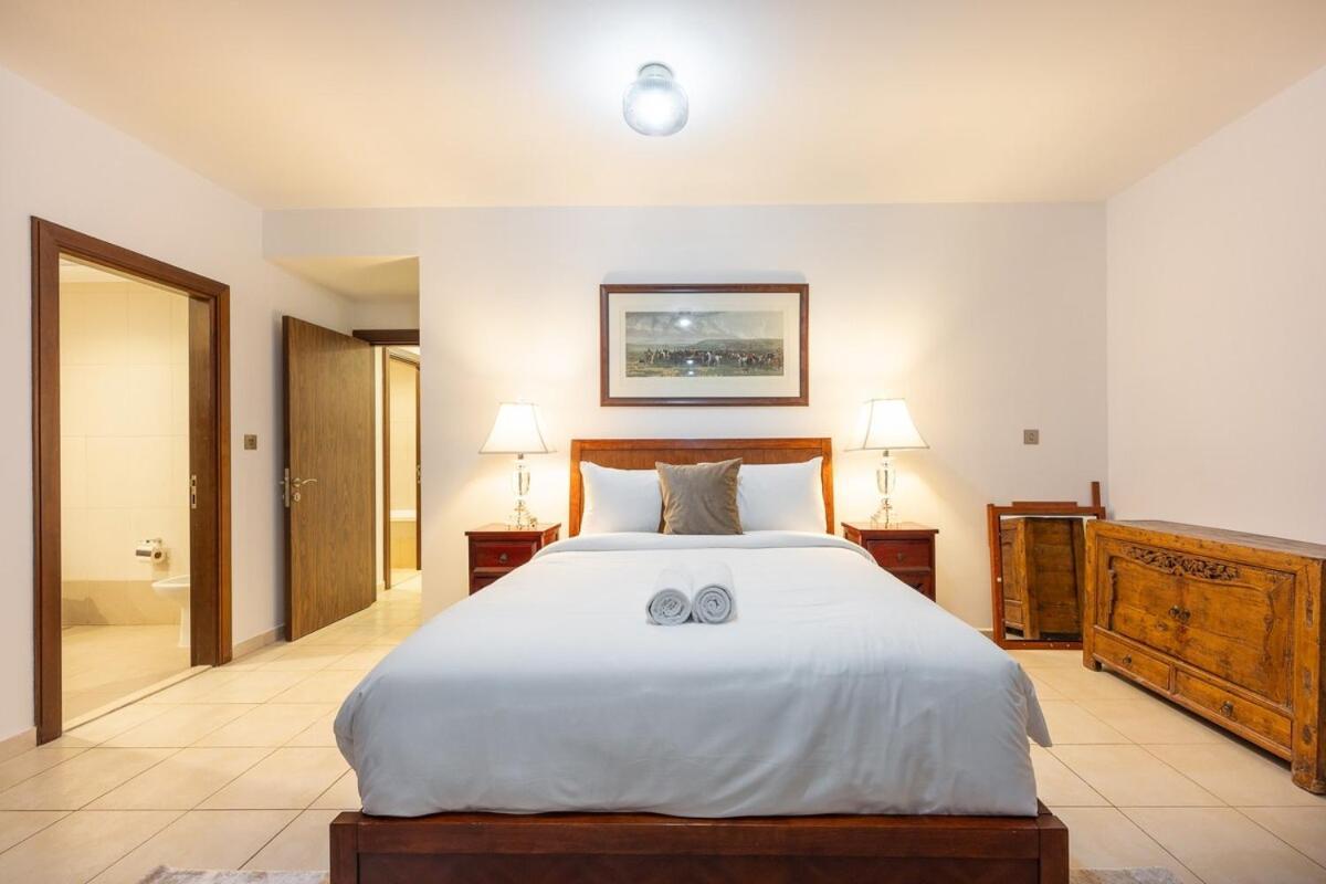 Apartment Classy 2-bedrooms With Vintage-inspired Furniture At Executive Tower M! *