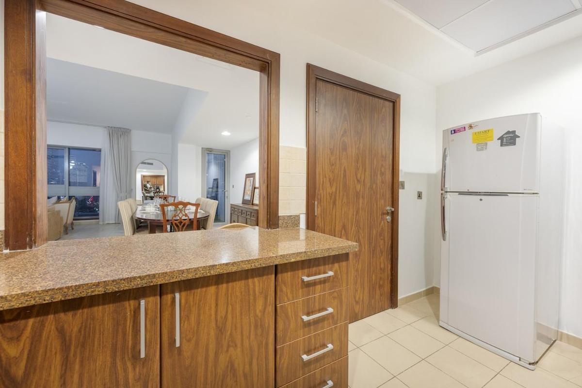 Apartment Classy 2-bedrooms With Vintage-inspired Furniture At Executive Tower M!