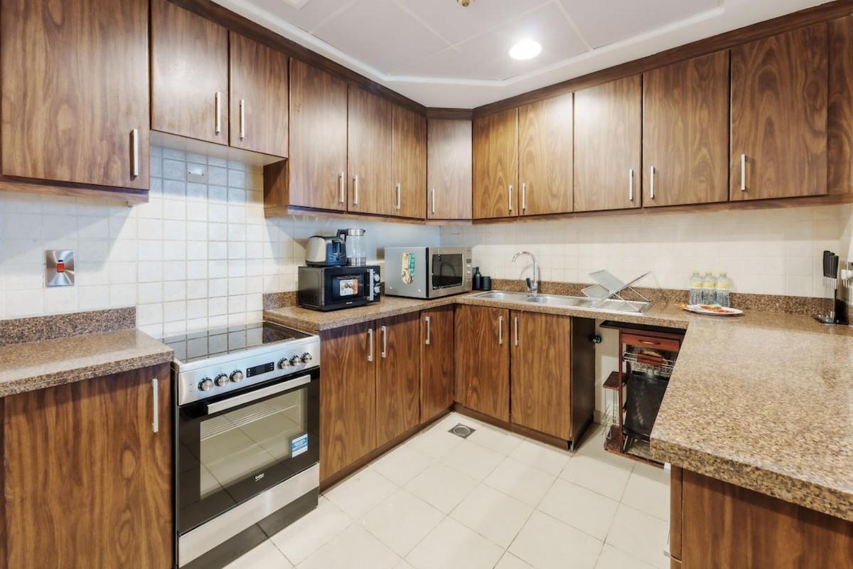Classy 2-bedrooms With Vintage-inspired Furniture At Executive Tower M! Apartment